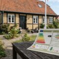 Dansk hus med energimærke dokument der viser boligens energimærke